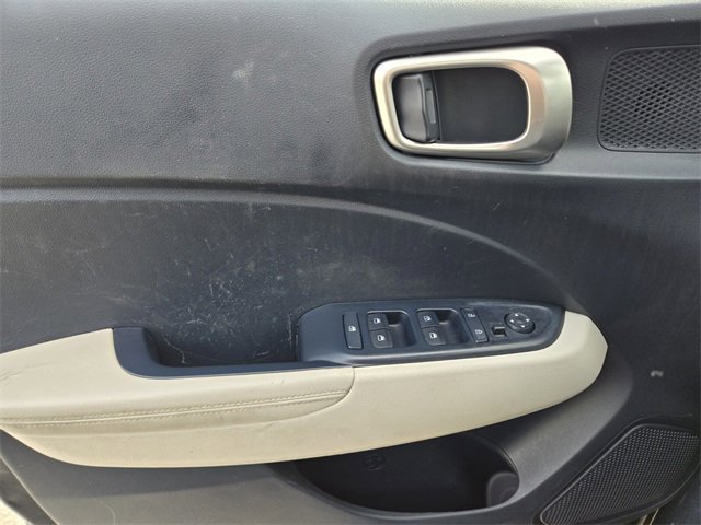 Used 2021 Hyundai Venue image 16