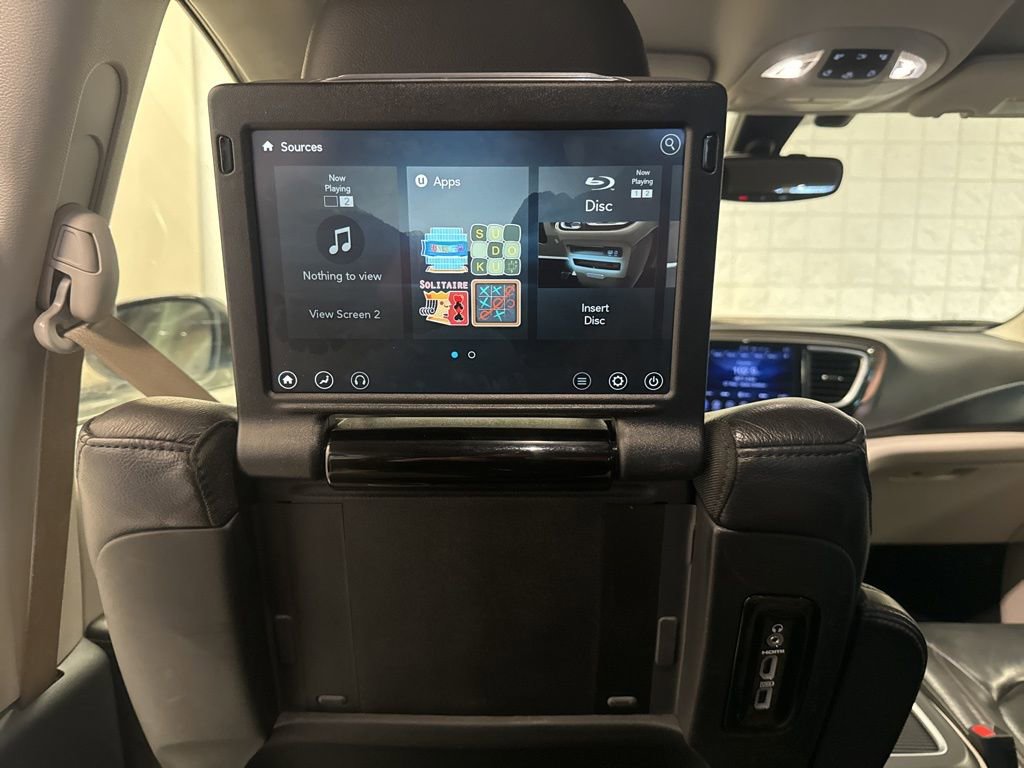 Used 2017 Chrysler Pacifica Touring-L Plus FWD image 6