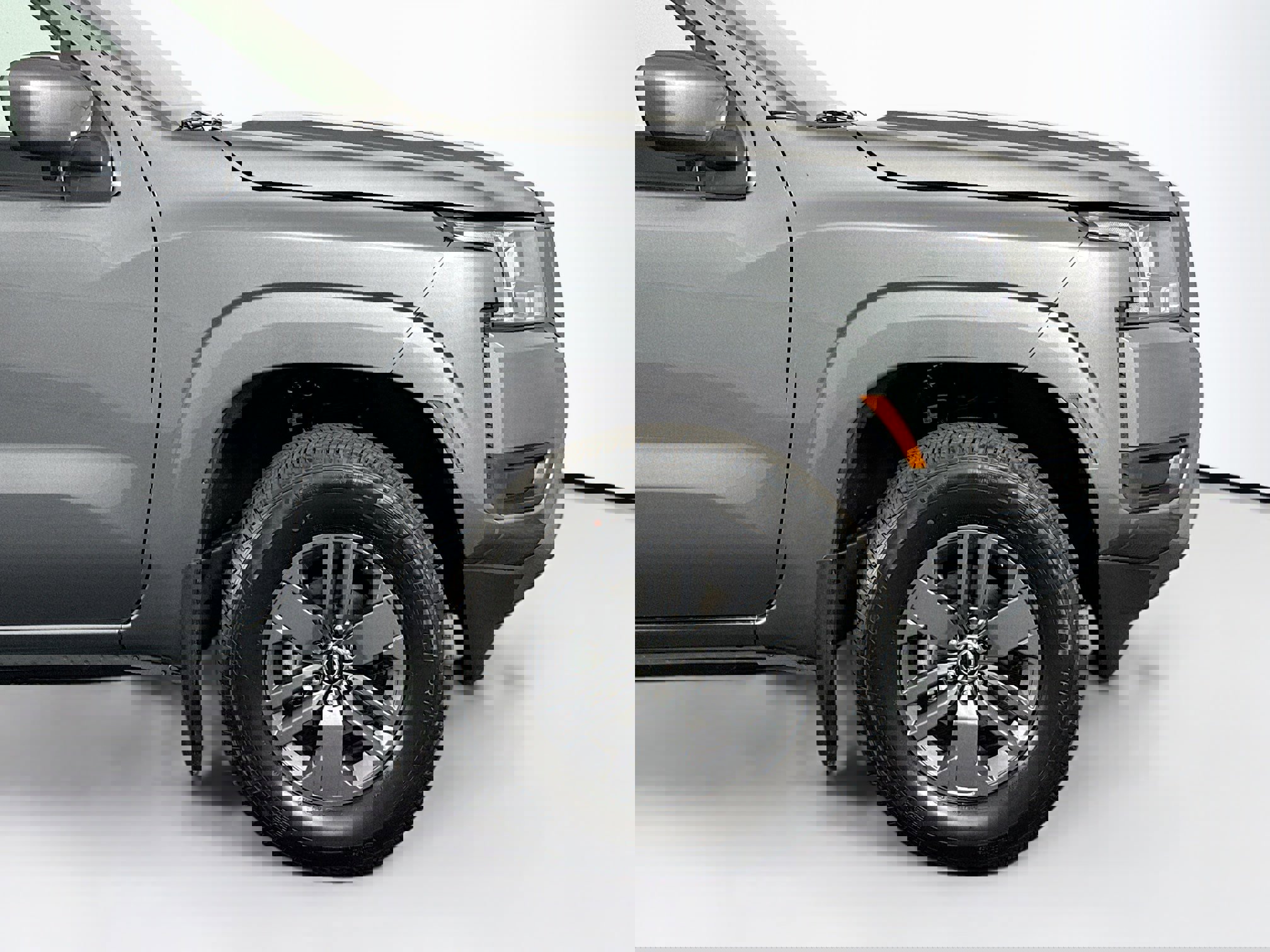 Used 2025 Nissan Frontier SV image 43