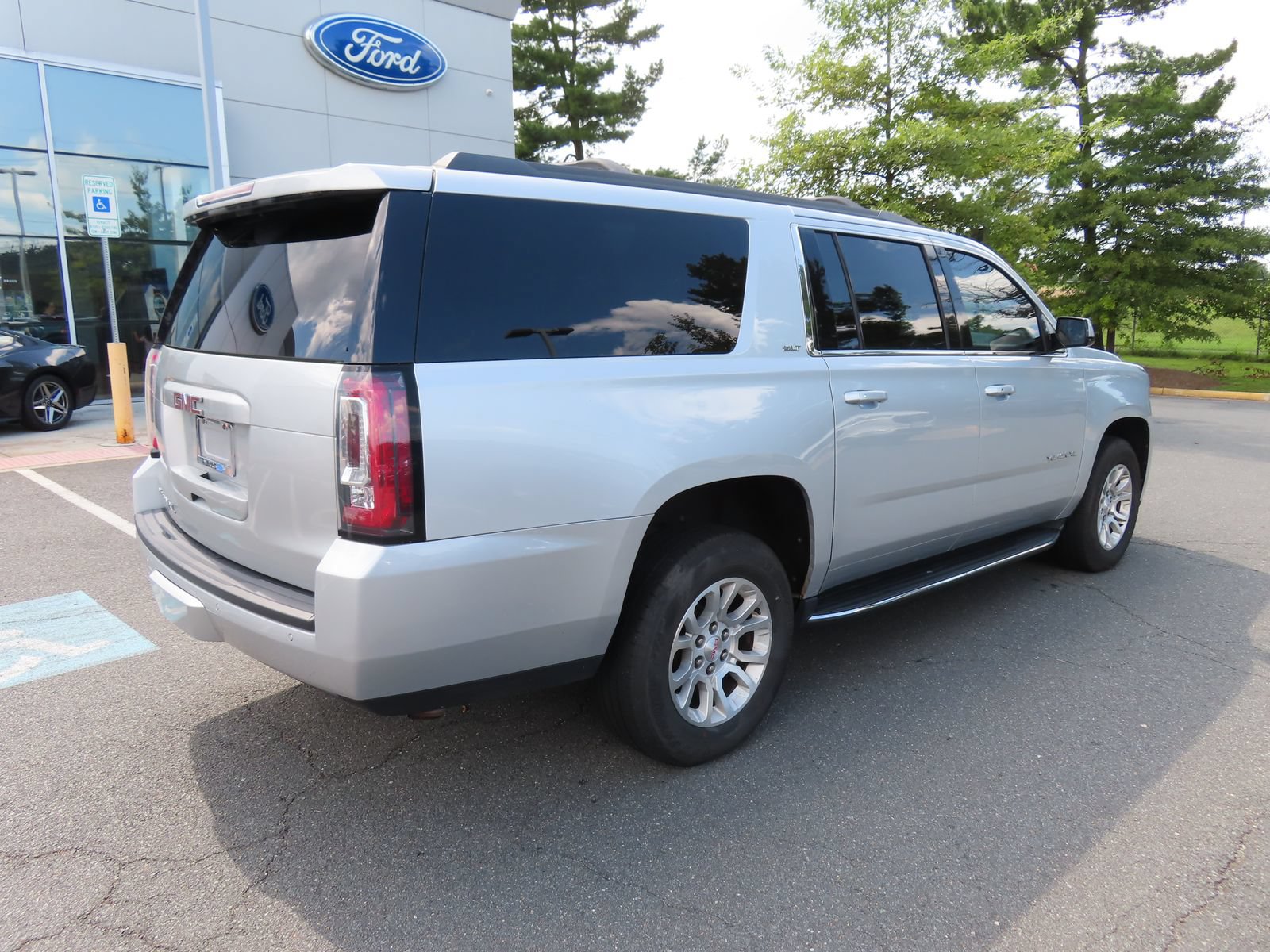 Used 2019 GMC Yukon XL SLT w/ Open Road Package AWD/4WD image 5