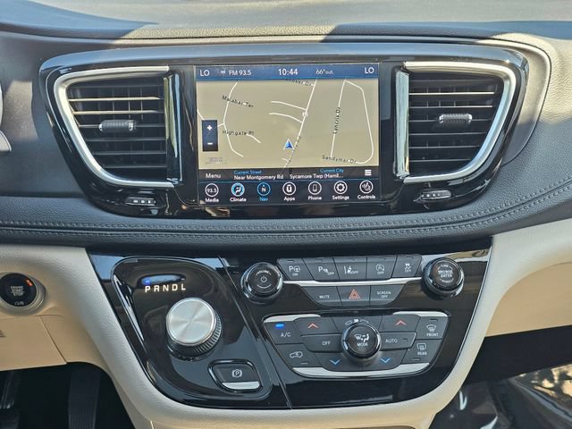 Used 2020 Chrysler Pacifica Limited w/ Tire & Wheel Group FWD image 39