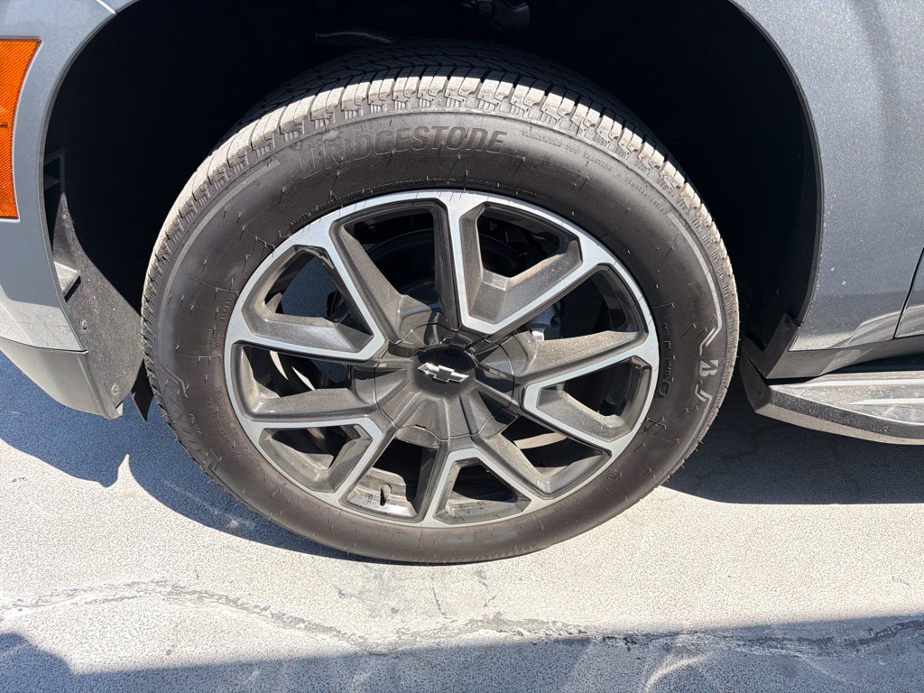 Used 2026 Chevrolet Suburban RST RWD image 4