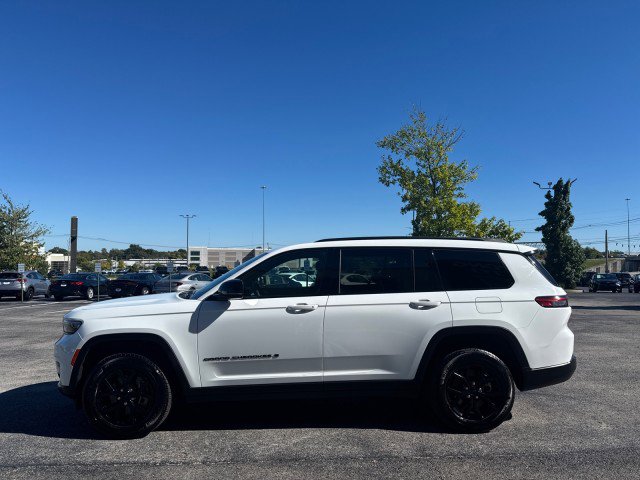 Used 2024 Jeep Grand Cherokee L Laredo image 16