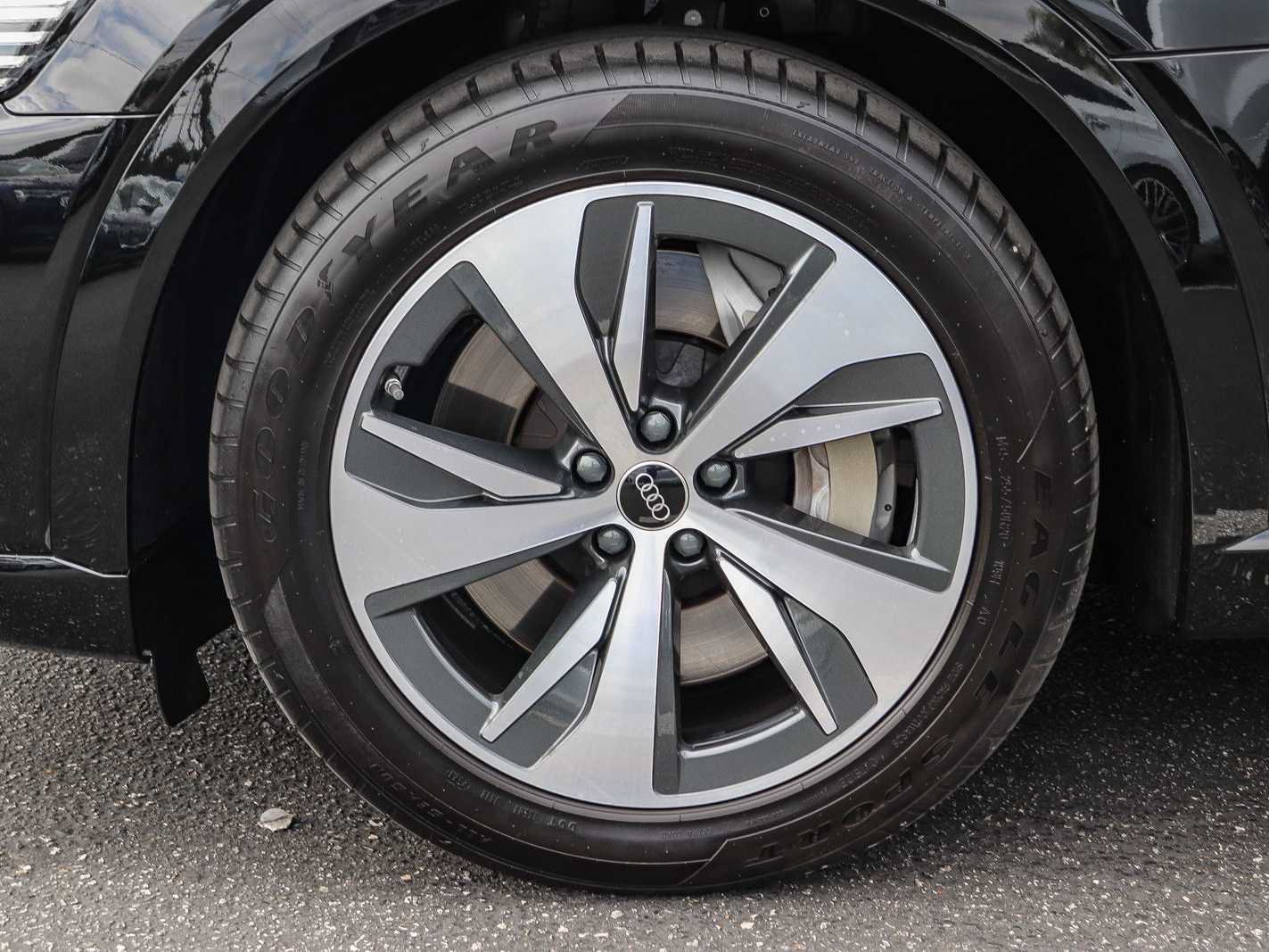 Used 2024 Audi Q8 e-tron Premium AWD/4WD image 9