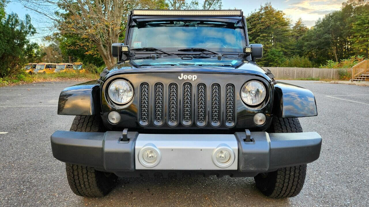Used 2015 Jeep Wrangler Unlimited Sahara AWD/4WD image 6