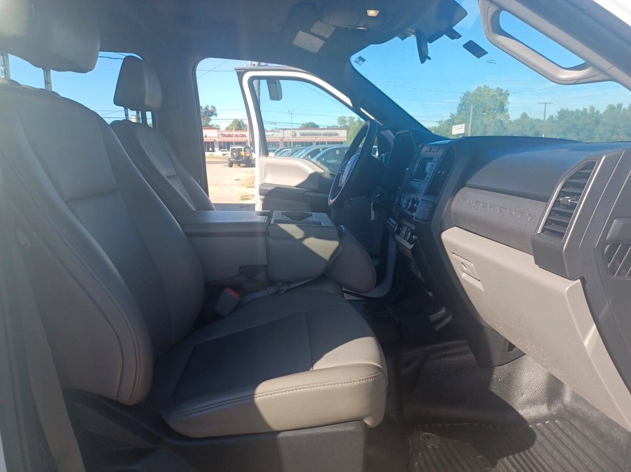 Used 2018 Ford F250 XL w/ Power Equipment Group AWD/4WD image 39