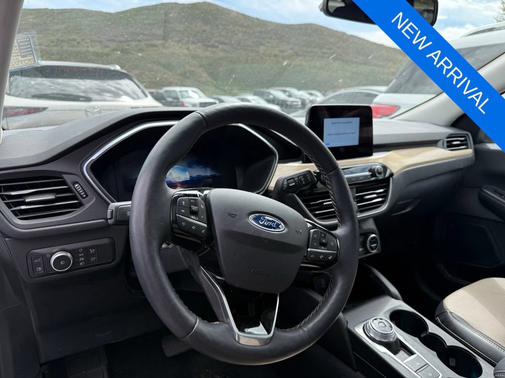 Used 2021 Ford Escape Titanium w/ Titanium Elite Package AWD/4WD image 13