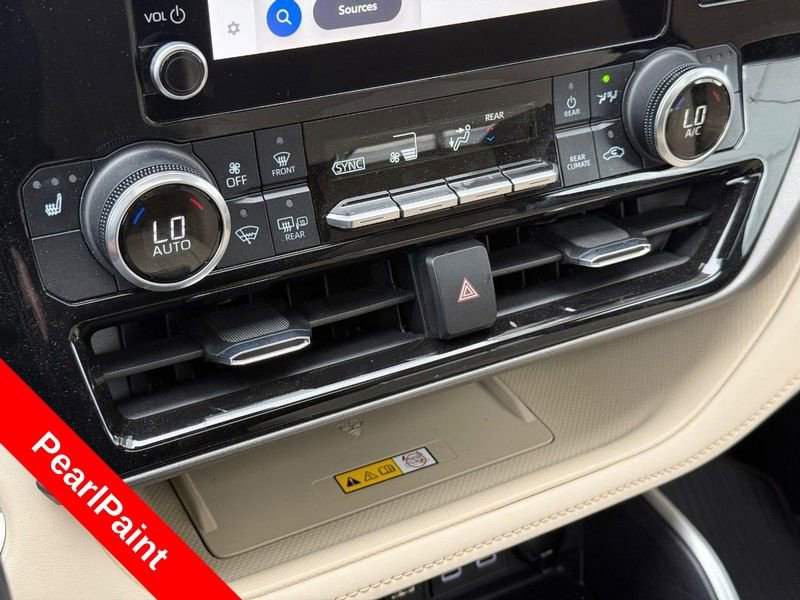 Used 2023 Toyota Highlander XLE AWD/4WD image 29