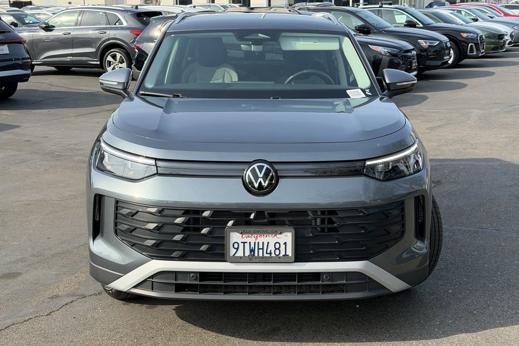 Used 2025 Volkswagen Tiguan S image 3