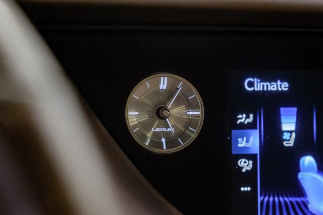 Used 2018 Lexus LS 500 w/ Accessory Package (Z1) RWD image 36