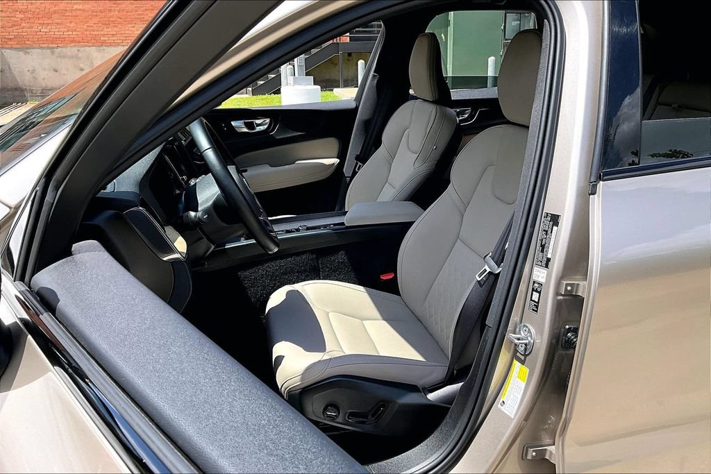Certified 2026 Volvo XC60 B5 Plus AWD/4WD image 33