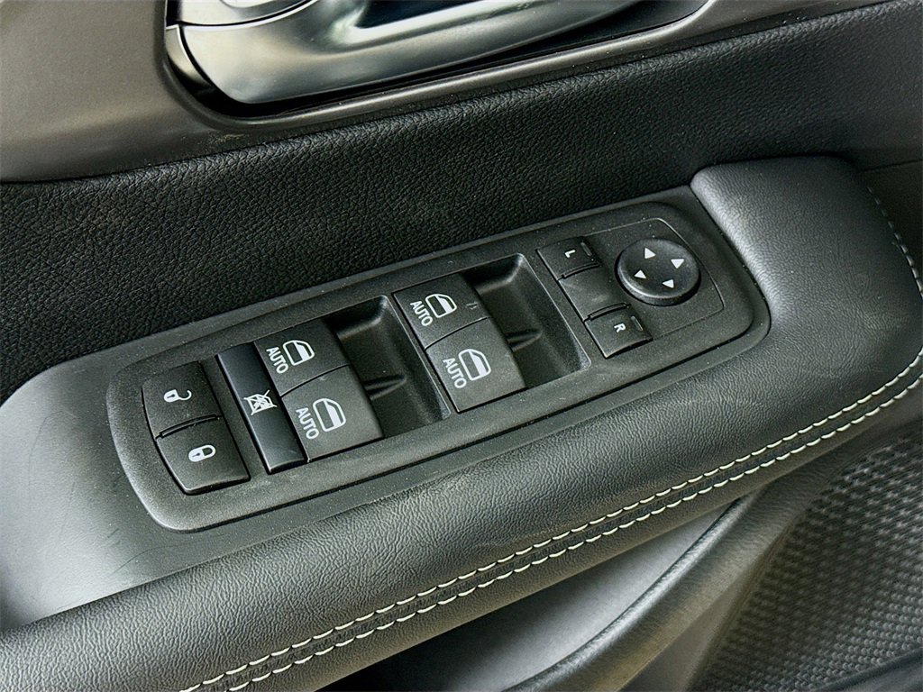 New 2026 Chrysler Pacifica Select image 19