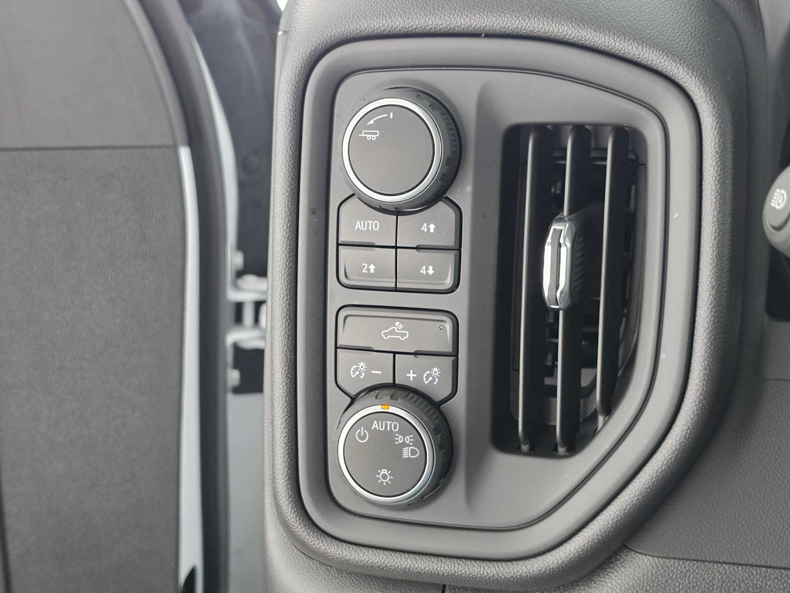 Used 2025 Chevrolet Silverado 1500 Custom Trail Boss AWD/4WD image 30