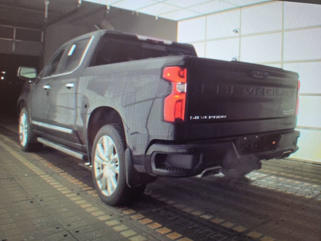 Used 2023 Chevrolet Silverado 1500 High Country w/ High Country Premium Package image 4