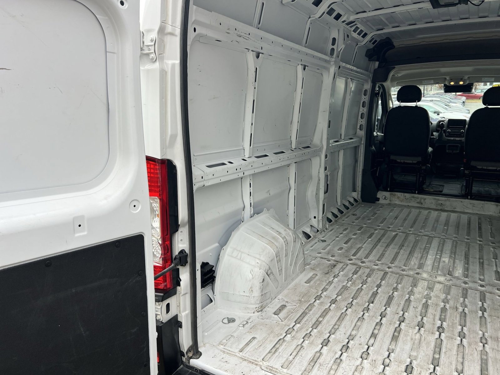 Used 2024 RAM ProMaster 2500 w/ Convenience Group image 21