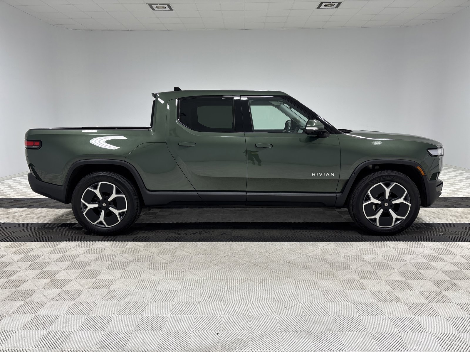 Used 2024 Rivian R1T Adventure image 6