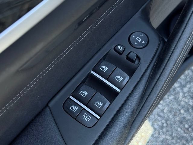 Used 2023 BMW M550i xDrive w/ Executive Package AWD/4WD image 17