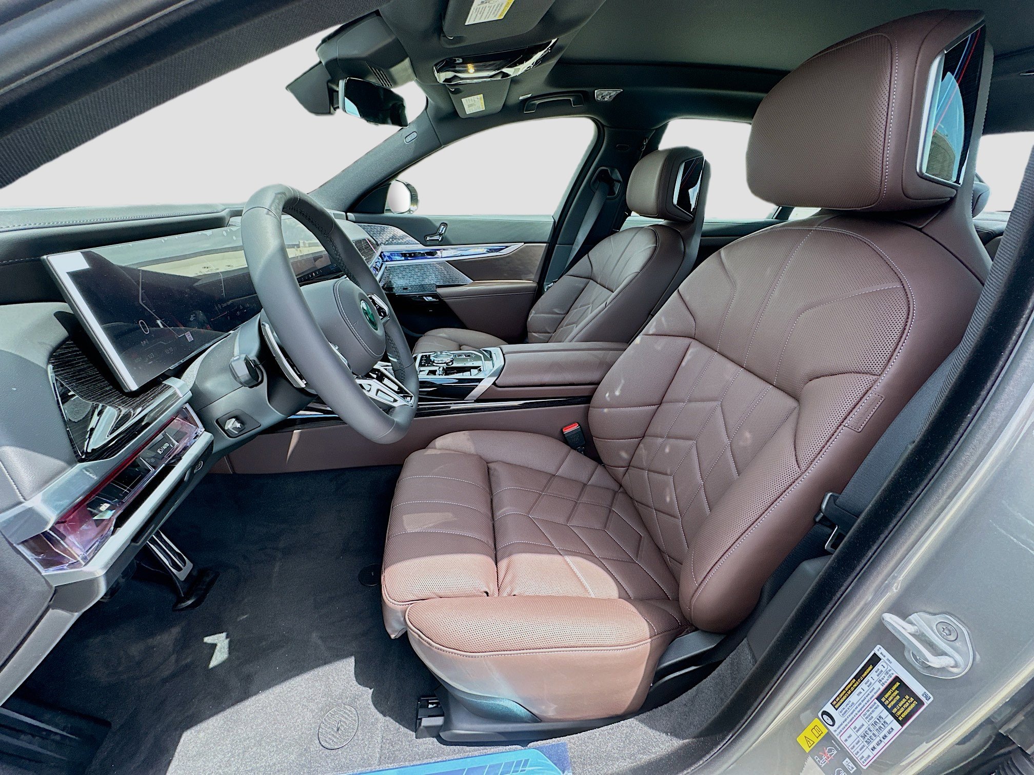 New 2025 BMW 750e xDrive w/ Executive Package image 16