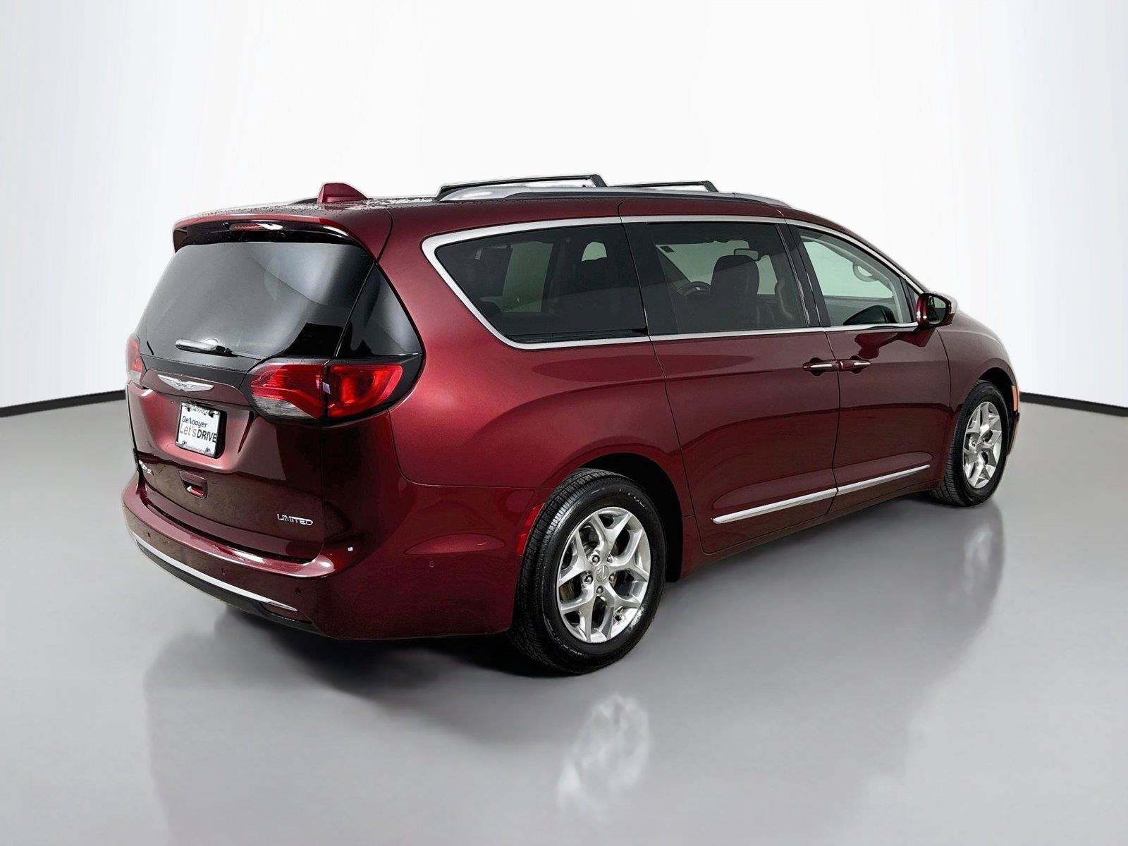 Used 2019 Chrysler Pacifica Limited w/ Advanced Safetytec Group FWD image 12