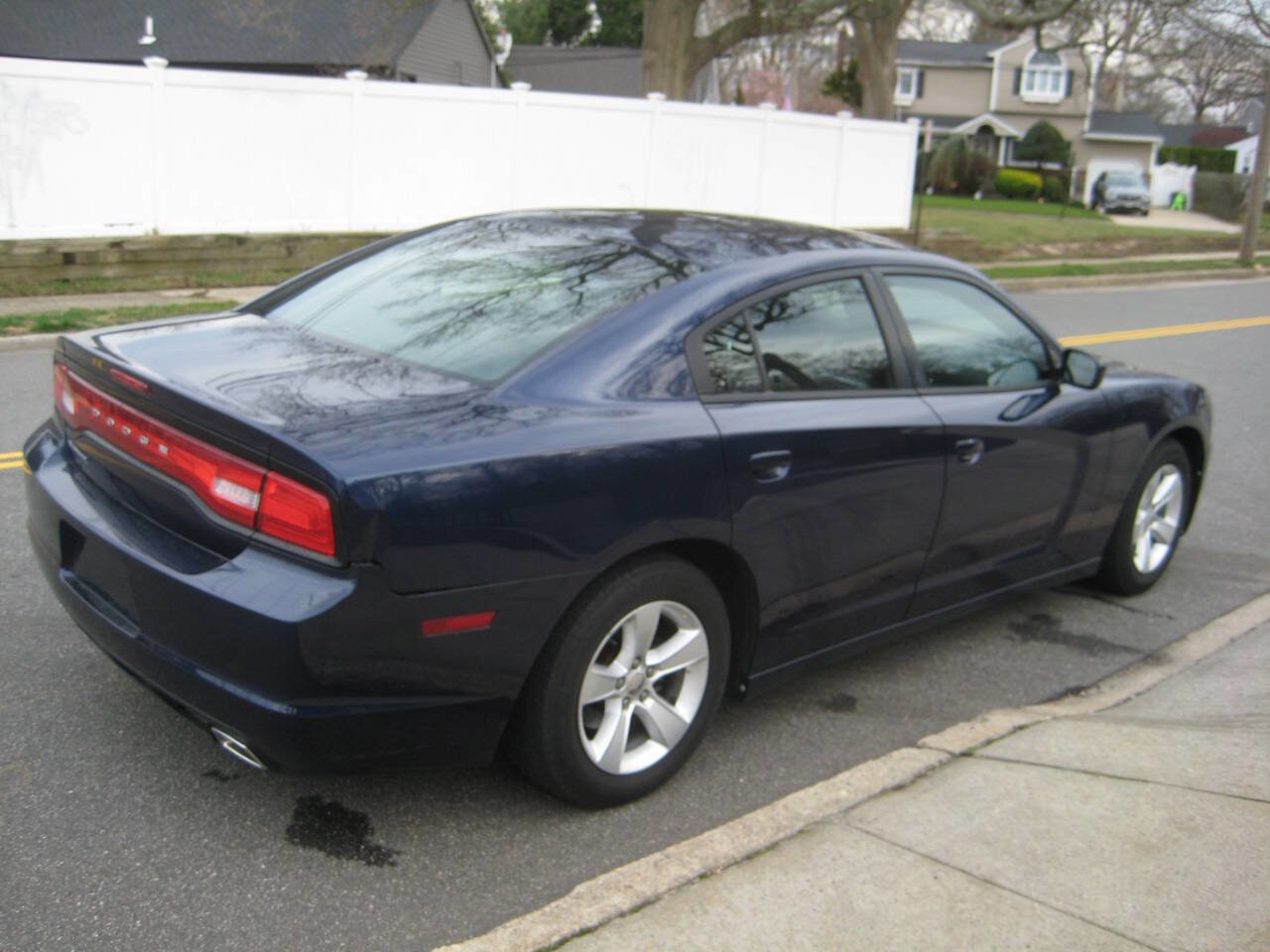 Used 2013 Dodge Charger SE w/ Connectivity Group RWD image 5