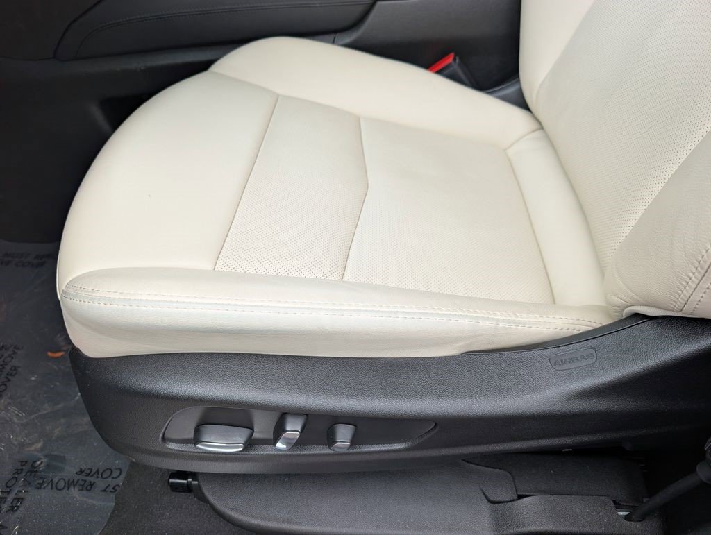 Certified 2025 Cadillac XT5 Sportv w/ Technology Package image 13