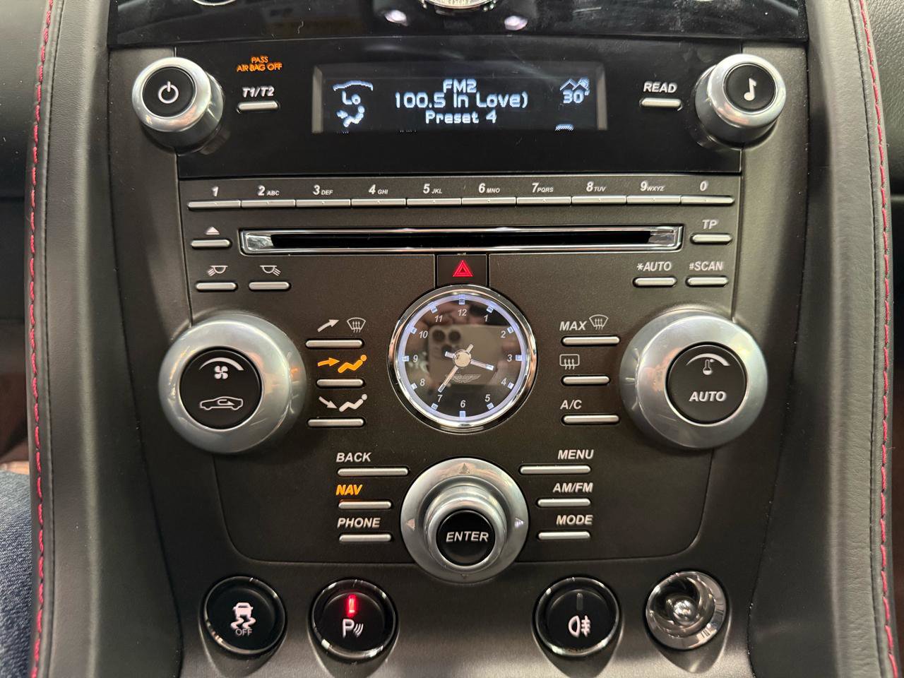 Used 2014 Aston Martin V8 Vantage Coupe image 17