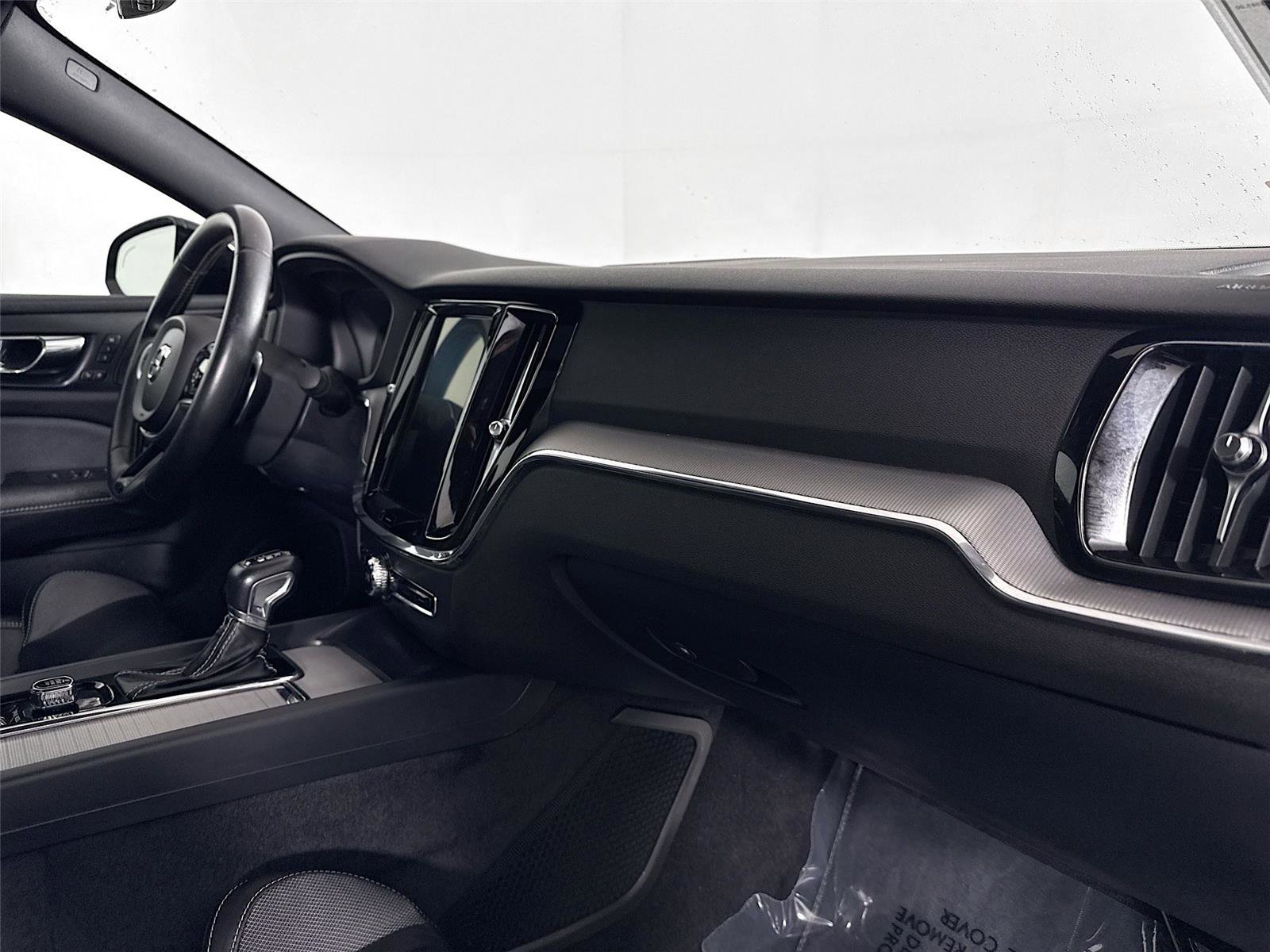 Used 2019 Volvo S60 T5 R-Design image 45