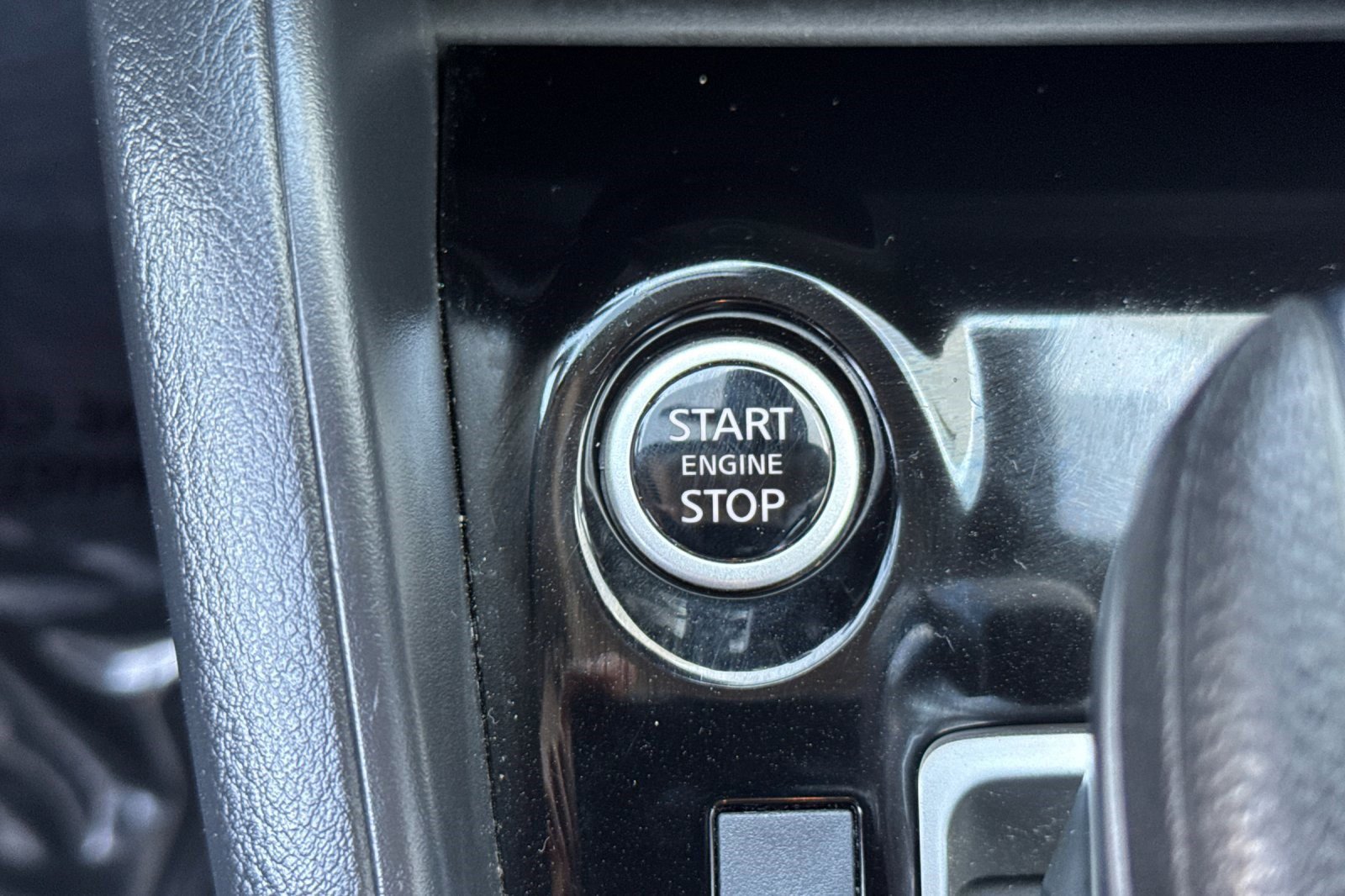 Used 2025 Nissan Versa SR w/ Trunk Package image 32