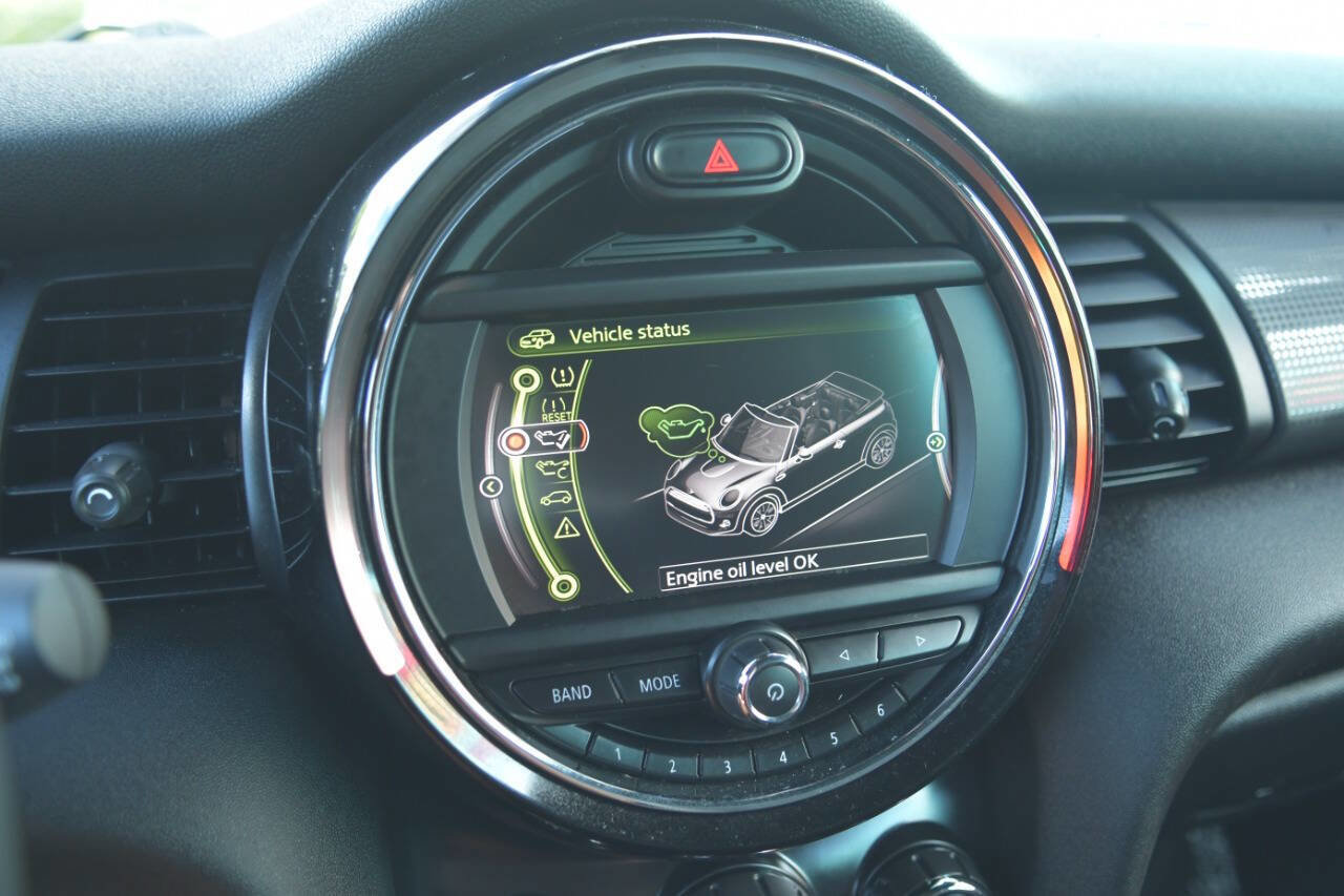 Used 2018 MINI Cooper Cooper 2dr Convertible image 23