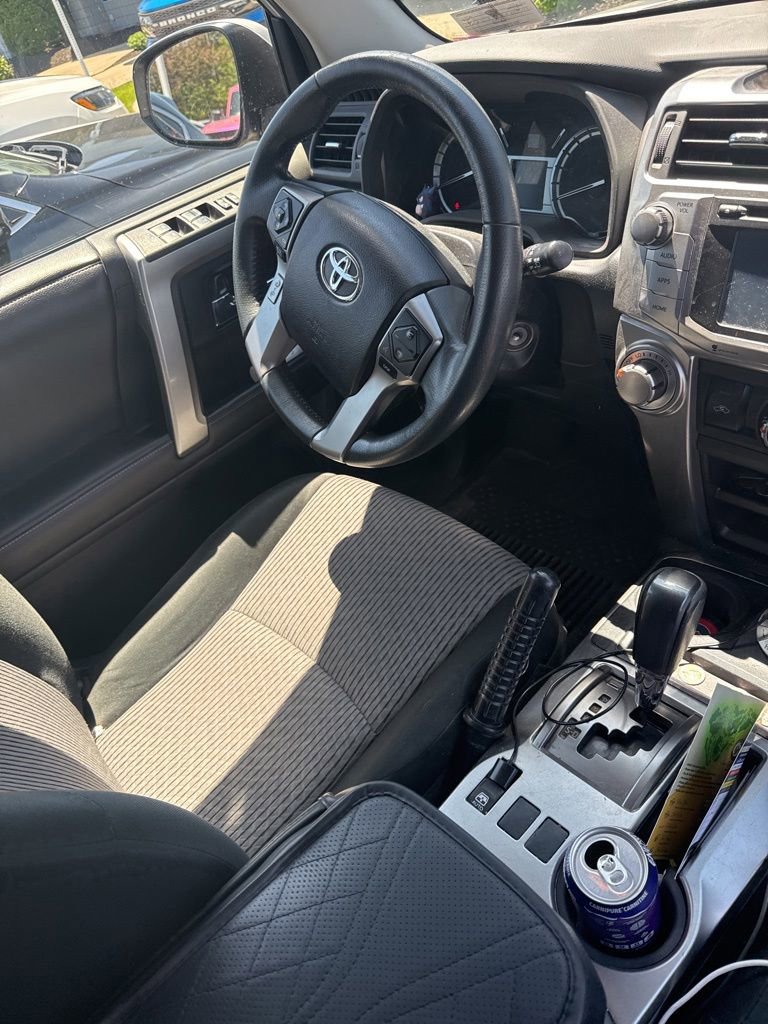 Used 2018 Toyota 4Runner SR5 AWD/4WD image 10
