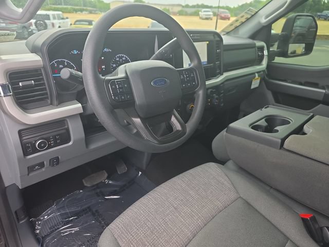 Used 2025 Ford F550 4x4 Regular Cab Super Duty w/ XLT Value Package image 15