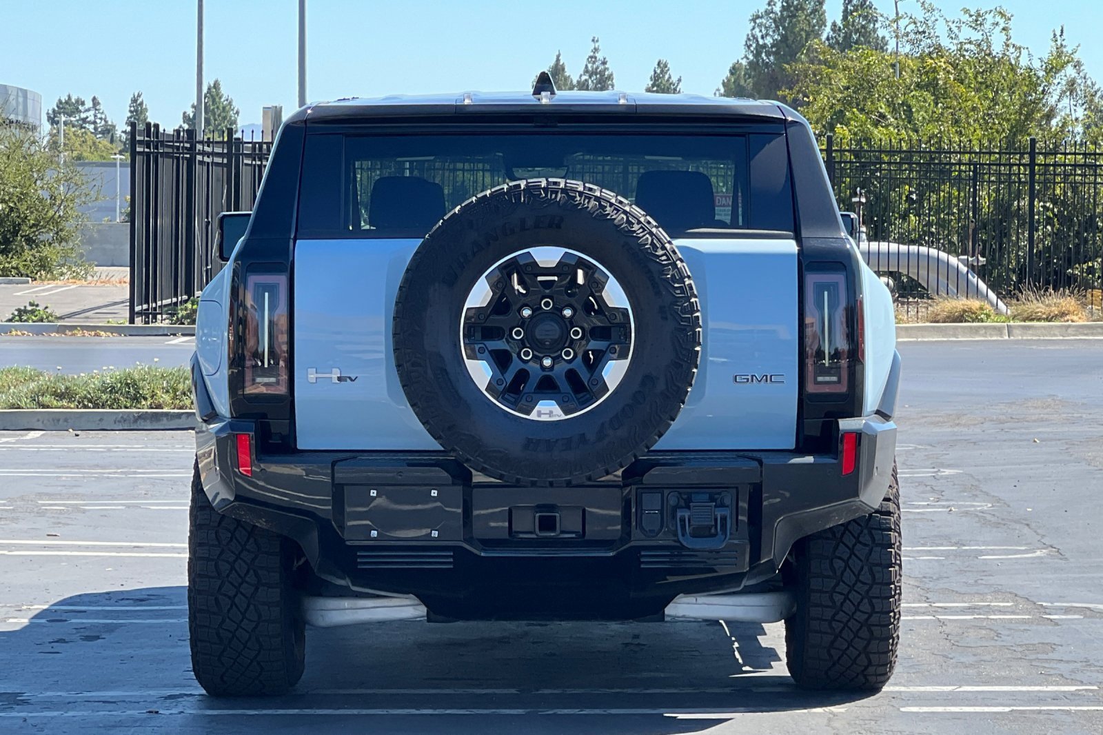 Used 2025 GMC Hummer EV 2X w/ Extreme Off-Road Package image 5