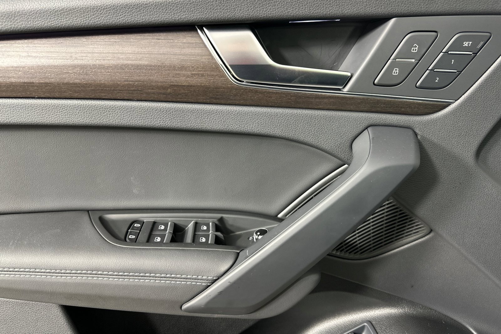 Used 2025 Audi Q5 e Premium Plus w/ Premium Plus Package image 10