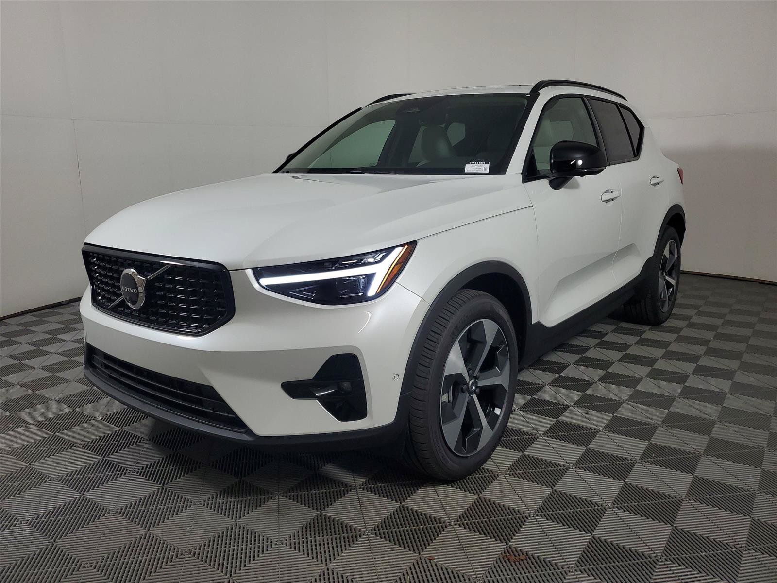 New 2026 Volvo XC40 B5 Plus w/ Protection Package Premier AWD/4WD image 3