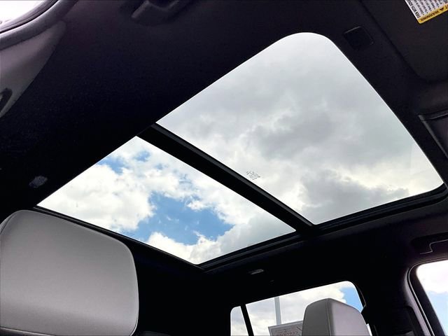 Used 2023 Chevrolet Tahoe Z71 w/ Luxury Package image 23