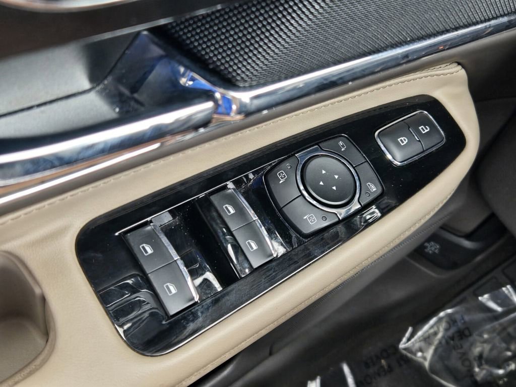 Used 2020 Lincoln Corsair Reserve w/ Equipment Group 202A image 28