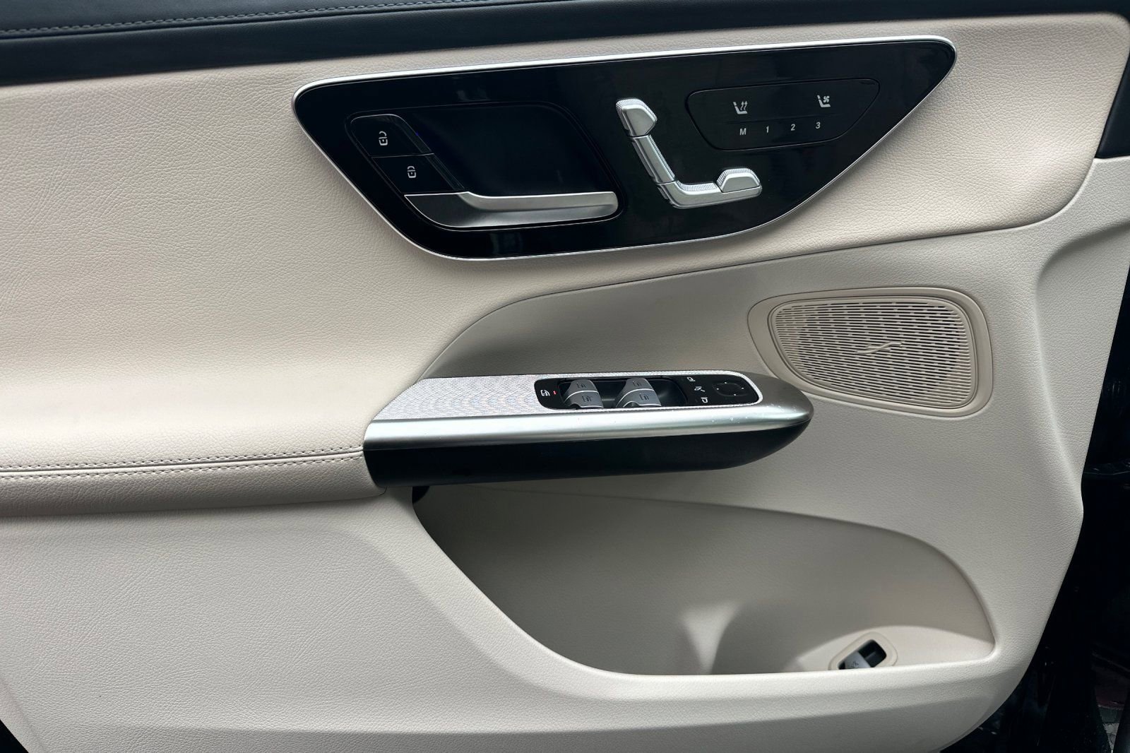 Used 2024 Mercedes-Benz GLC 300 image 11