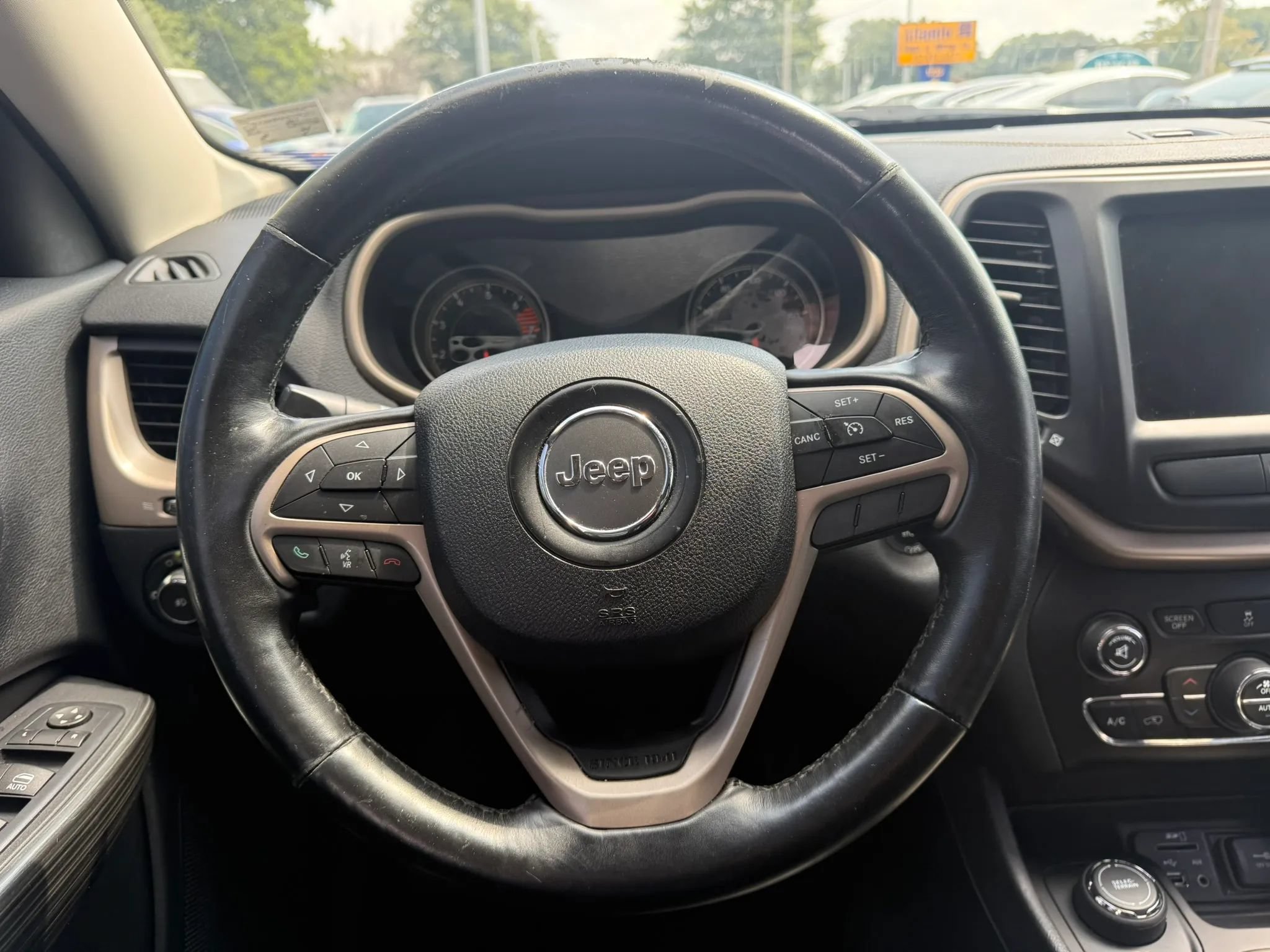 Used 2016 Jeep Cherokee Limited AWD/4WD image 11