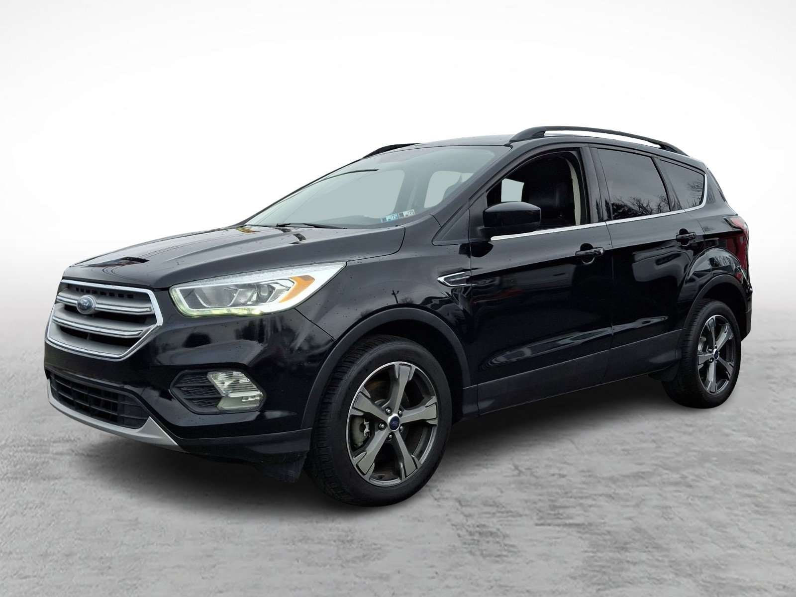 Used 2017 Ford Escape SE w/ SE Leather Comfort Package AWD/4WD image 3