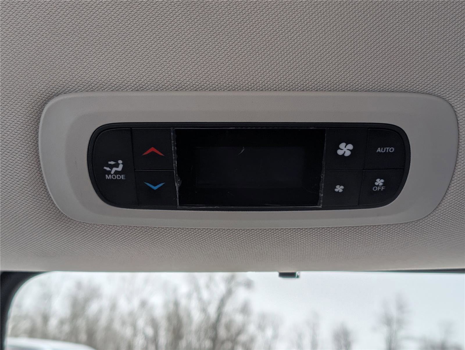 Used 2023 Chrysler Pacifica Touring-L image 16