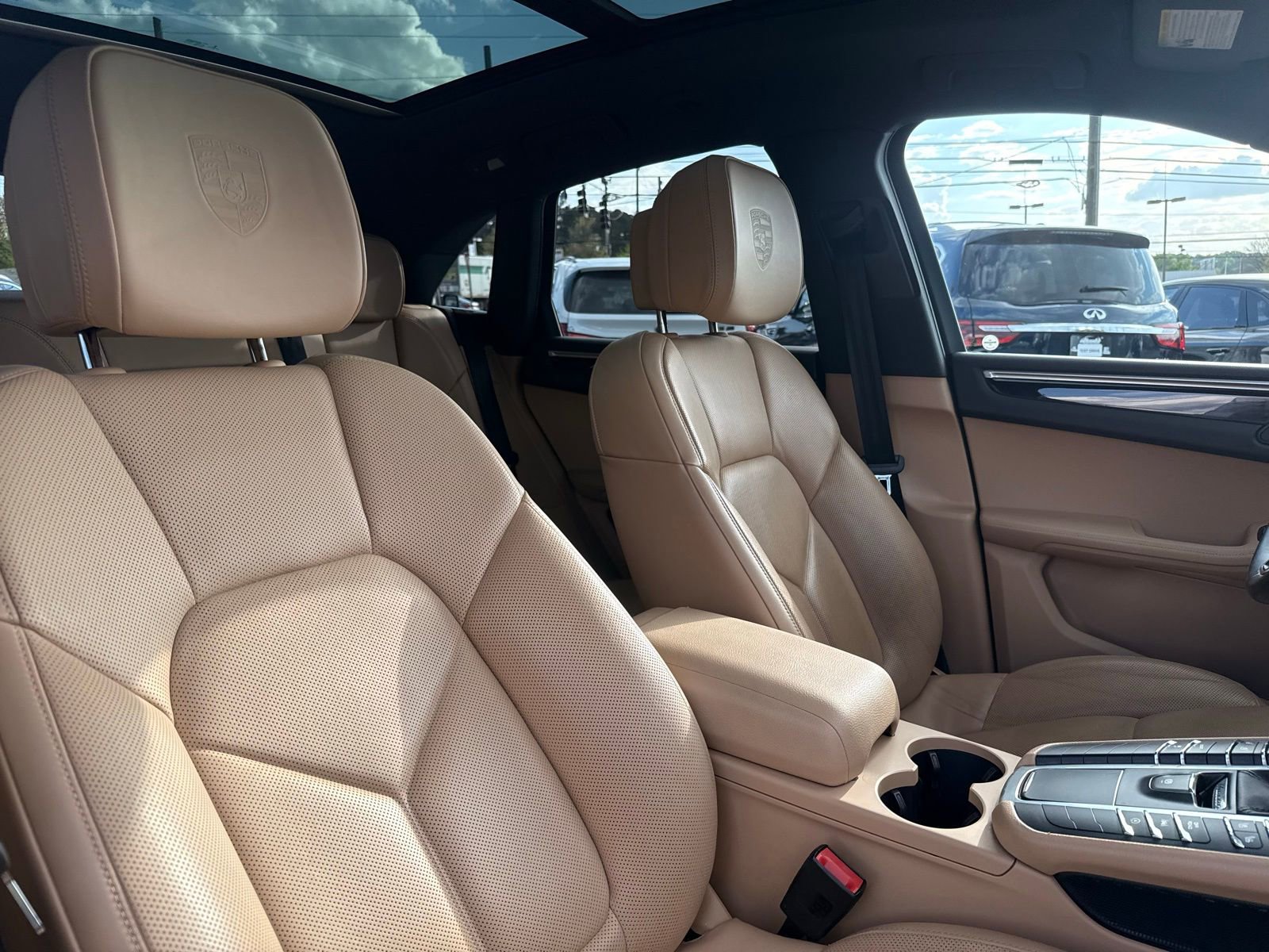 Used 2018 Porsche Macan image 31