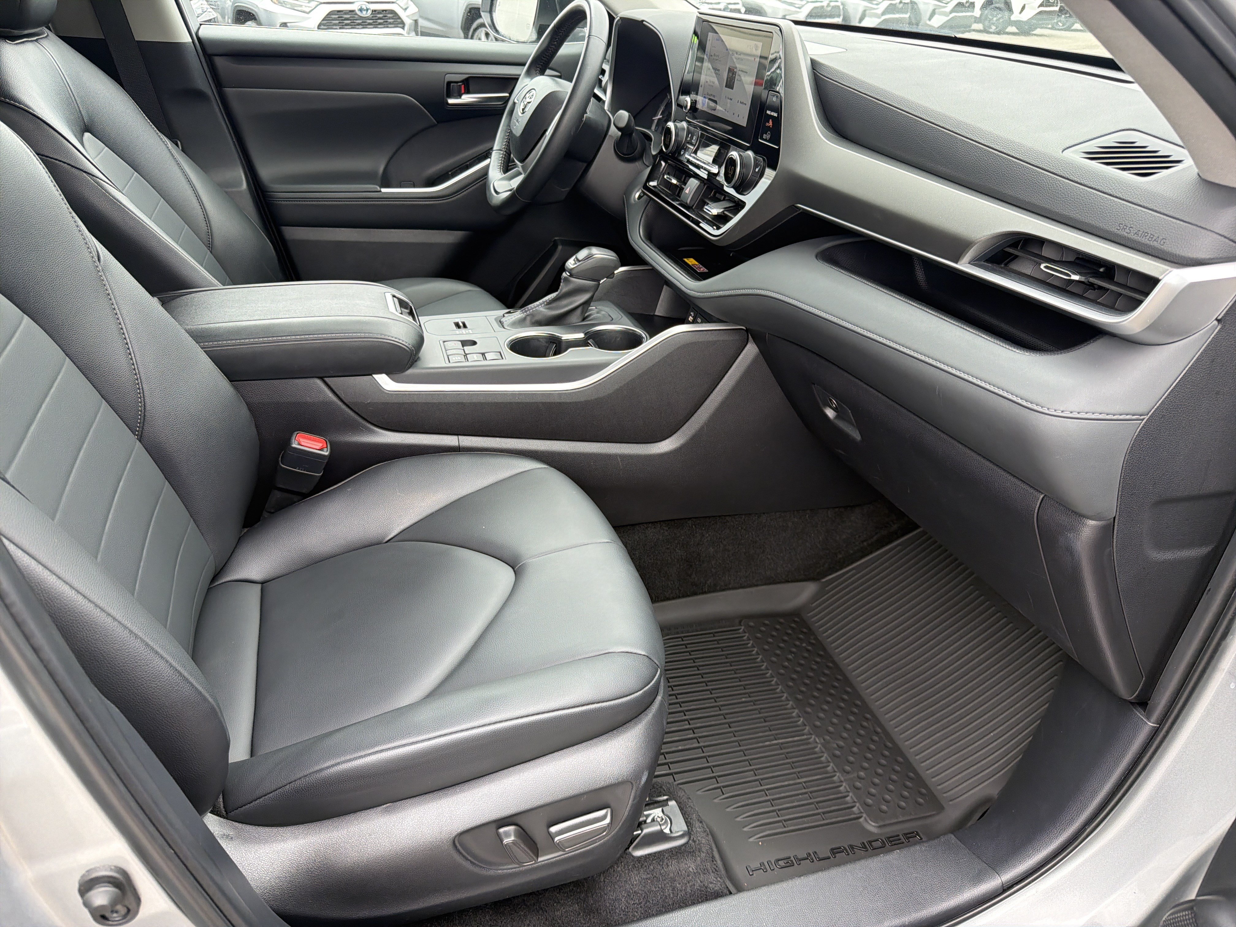 Certified 2025 Toyota Highlander XLE FWD image 23