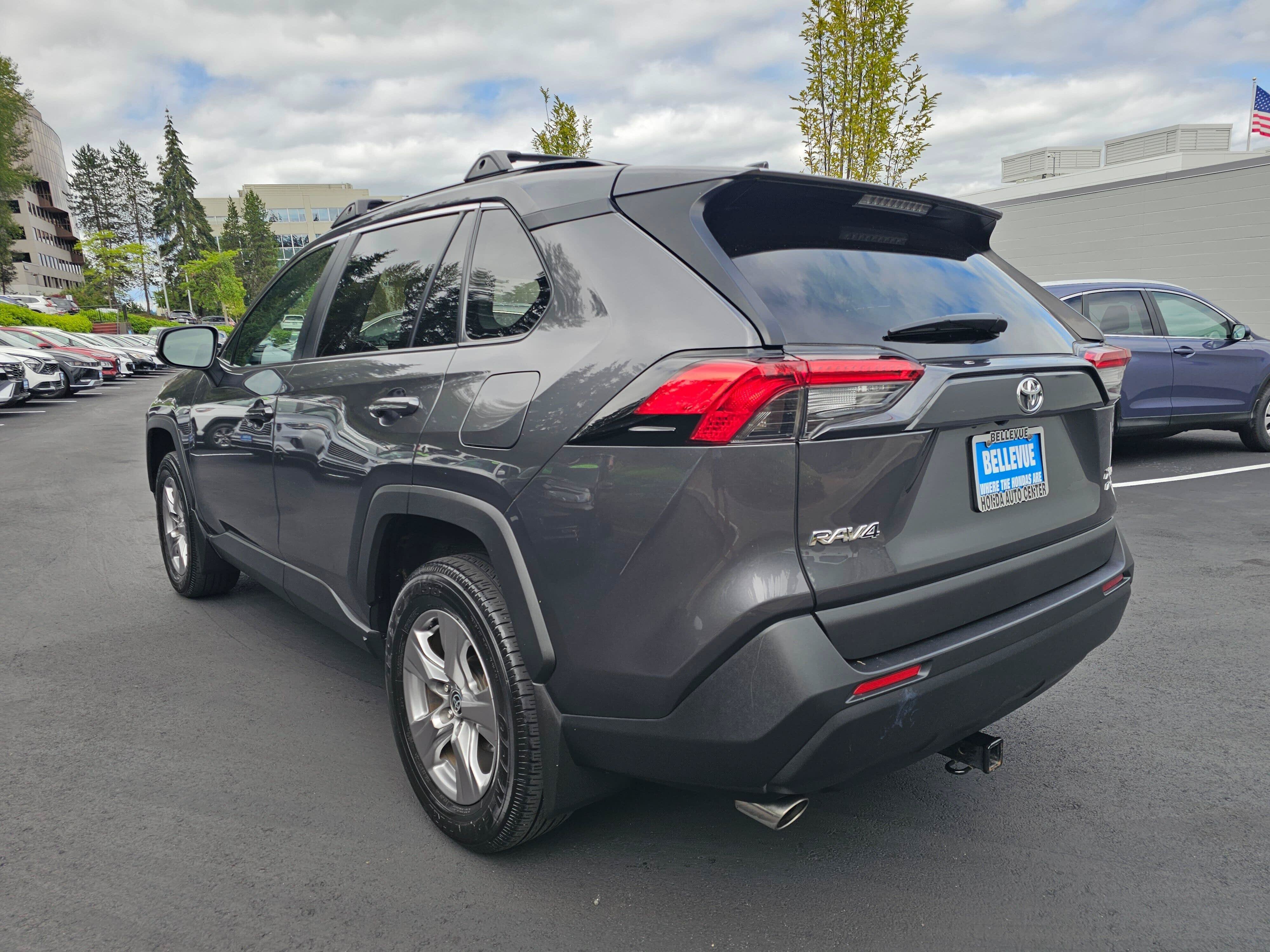 Used 2022 Toyota RAV4 XLE w/ Convenience Package AWD/4WD image 5