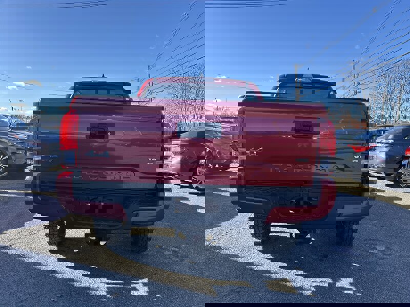 Used 2018 Toyota Tacoma SR image 5