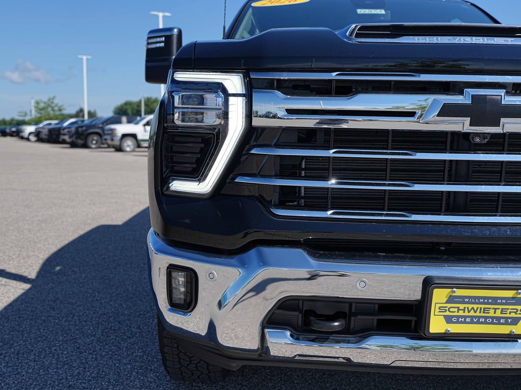 Used 2026 Chevrolet Silverado 3500 LTZ w/ LTZ Plus Package AWD/4WD image 3