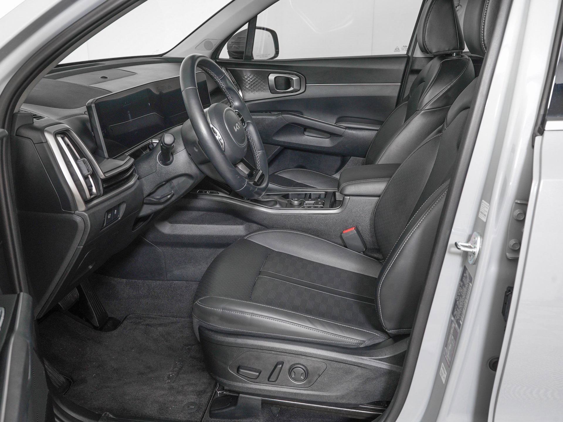 Used 2025 Kia Sorento EX image 15