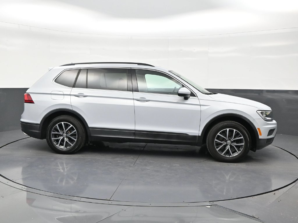 Used 2019 Volkswagen Tiguan SE w/ Panoramic Sunroof Package FWD image 6