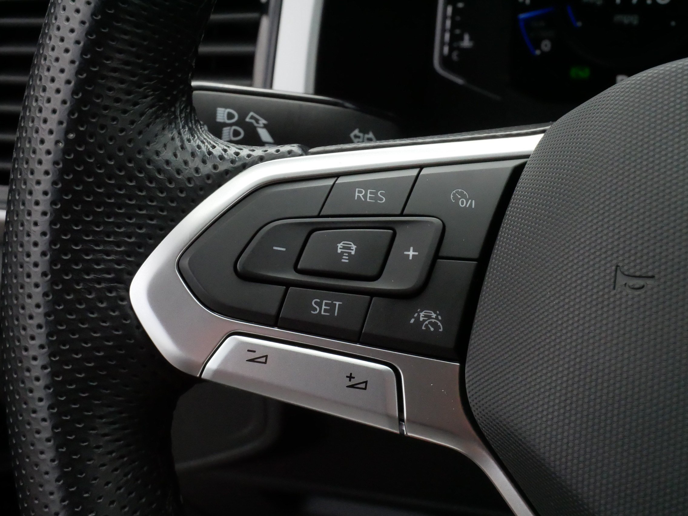 Certified 2023 Volkswagen Atlas SEL Premium AWD/4WD image 26