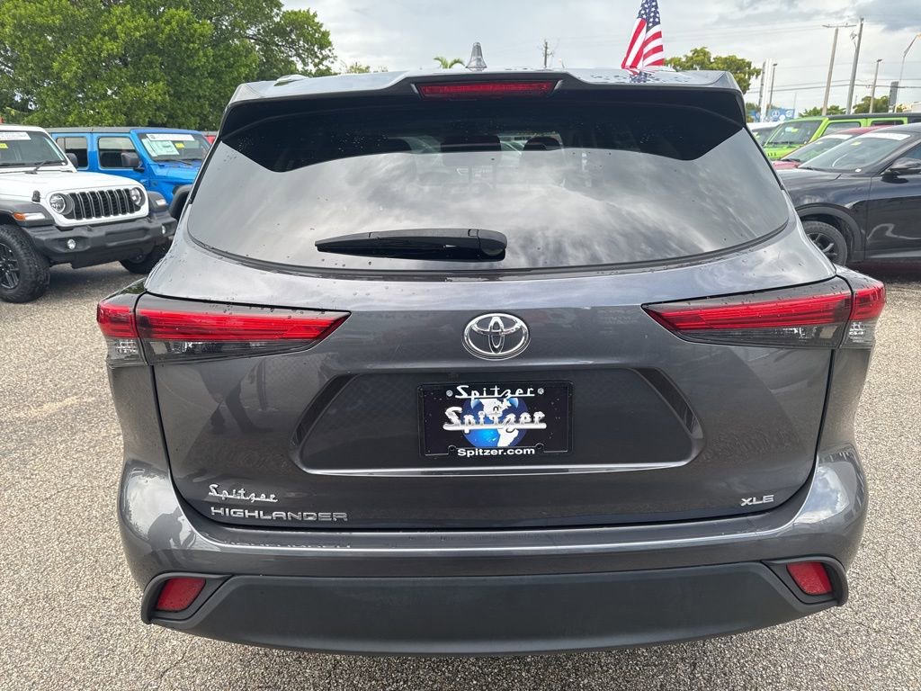 Used 2023 Toyota Highlander L image 11