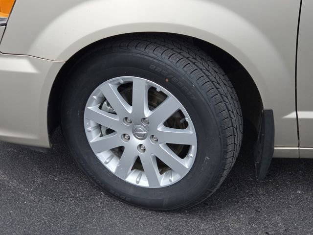 Used 2015 Chrysler Town & Country Touring FWD image 20
